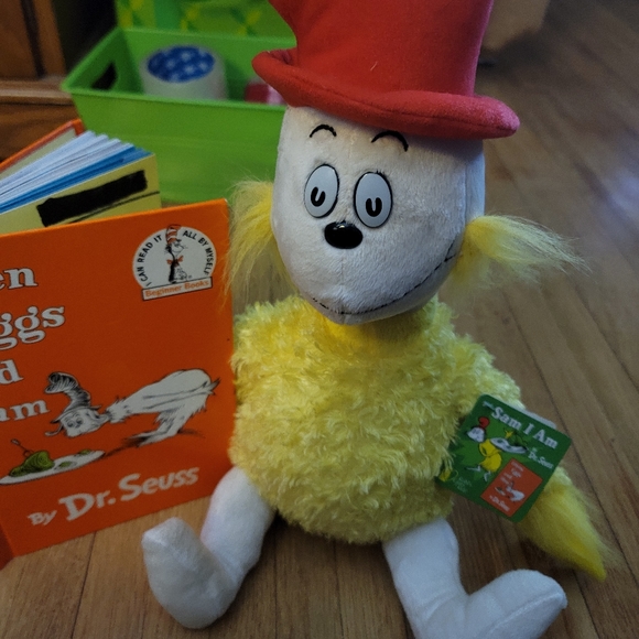 DR. SEUSS: GREEN EGGS AND HAM HB W/ SAM I AM PLUSH - Picture 2 of 5